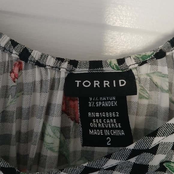 Torrid Tunic Top Cold Shoulder Black White Gingham Check Floral Accents Oversize - Picture 10 of 10